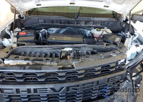 2021 Chevrolet Silverado K1500 z USA, uszkodzony, nr VIN 1GCRYAEF2MZ136859